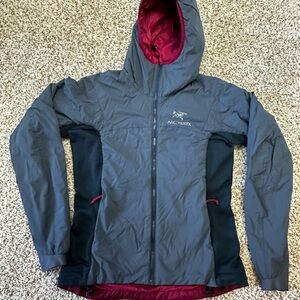 ARC'TERYX Atom Hoody LT WOMEN'S S/P 4-6 Orion Grey Wine Burgundy DOWN PUFFER
